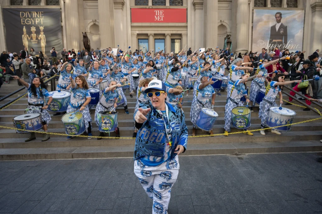 Fogo Azul NYC em apresentação de rua