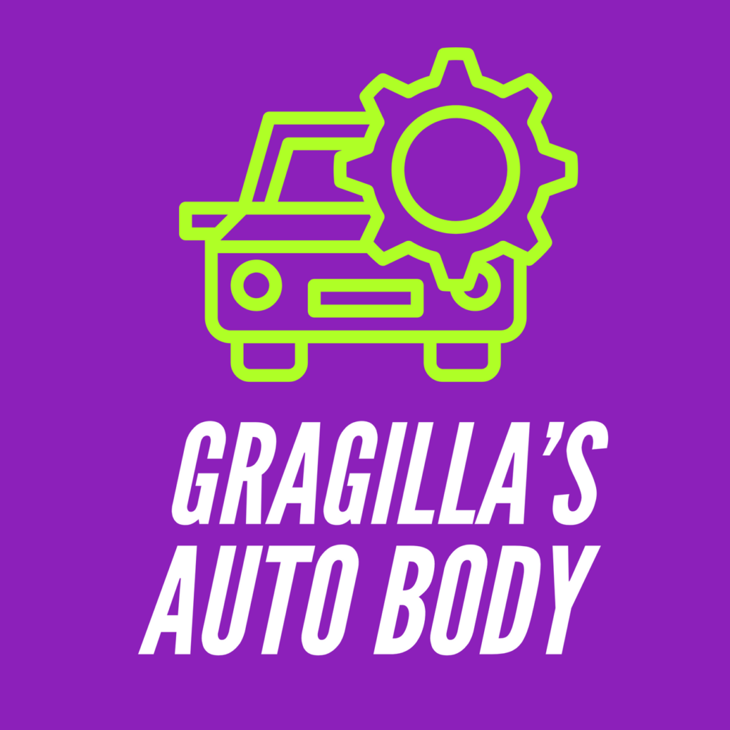 Logotipo verde da Gragilla's Auto Body sobre fundo roxo