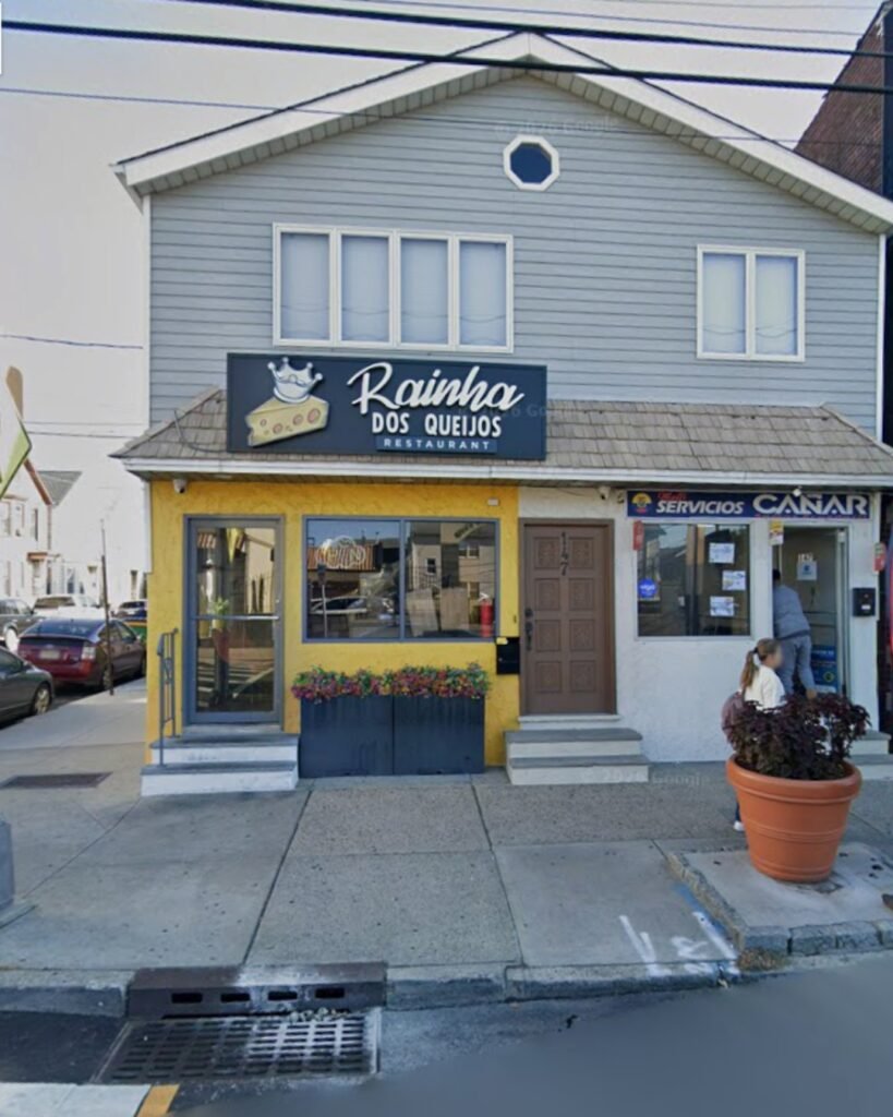 Fachada do restaurante Rainha dos Queijos em Newark.